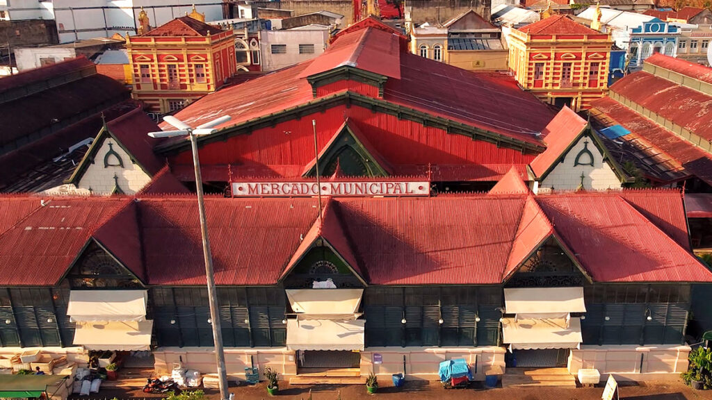 Imagens aéreas do Mercado Adolpho Lisboa em 4k UHD, famoso Mercadão de Manaus